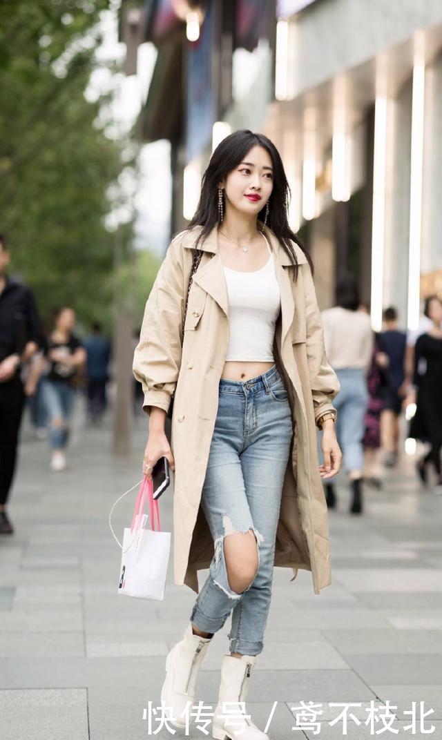 『 气质』展示窈窕的身姿和迷人的气质,街拍:小姐姐简单的穿搭