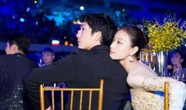 井柏然倪妮宣布分手!工作室辟谣与众不同，前男友冯绍峰躺枪