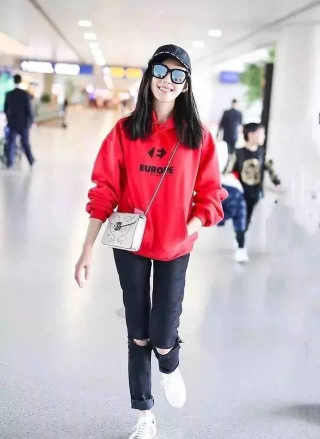  [少女]短裙和牛仔裤，哪个更减龄？