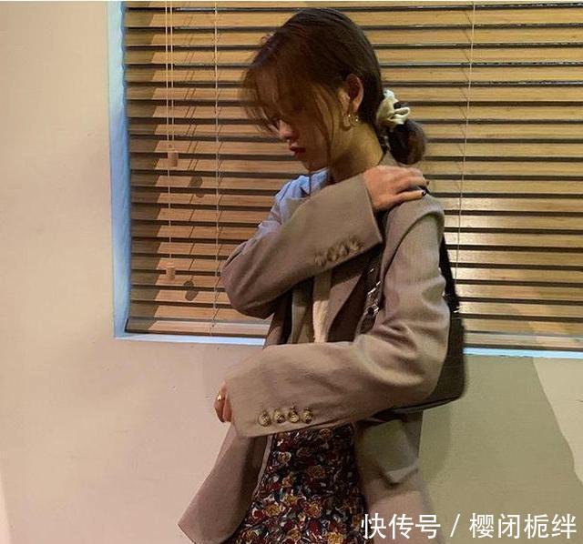 『卫衣』早春搭配｜卫衣都穿腻了，“春外套”这样搭才叫绝呢！
