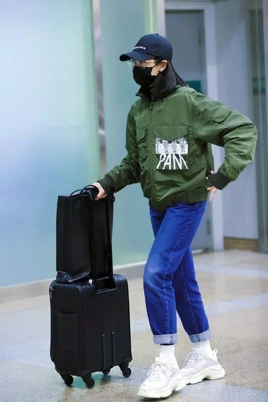 丑鞋风刮出新高度，运动高跟鞋要pk掉老爹鞋，网友不能忍了