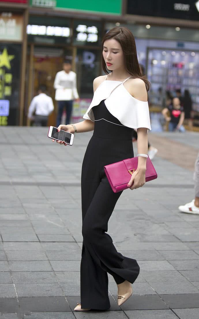 街拍：仙气飘飘会穿的小姐姐，搭配上线条明显大气又优雅！