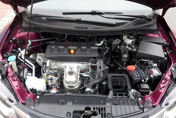 选家用的6座车，先看了这台再说，百公里仅耗油6.4L