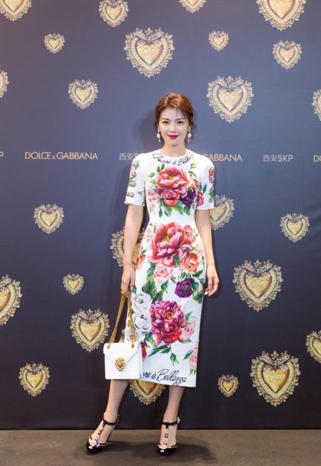 看完刘涛和余男的穿搭，你就知道什么叫做气场一米八了!