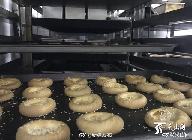  #航空#疫情防控期间新疆航空食品改花样，汉堡、小油馕来了！