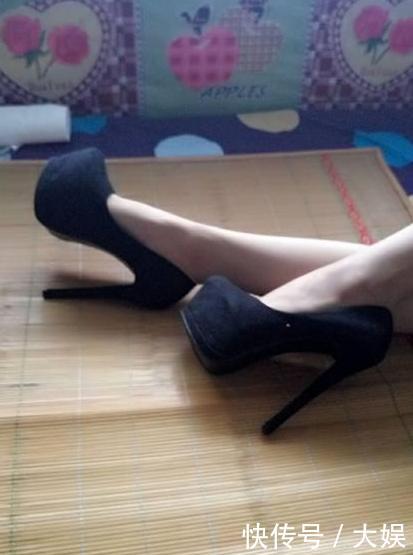 高跟鞋配美腿：推荐两款黑色高跟鞋，真心很好穿