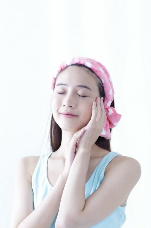  肌肤变得更加■教你有法令纹怎么保养 如何抚平肌肤皱纹