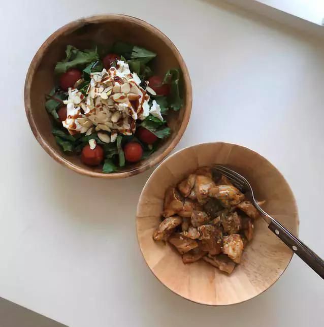 她婚姻失败不幸流产，42岁逆袭成马甲线女神，和小鲜肉谈恋爱！