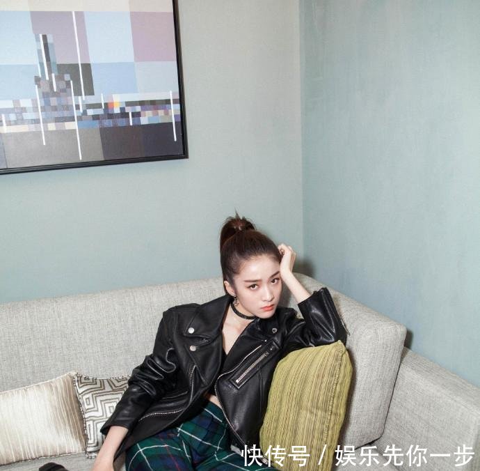 高仿关晓彤上线! 张雪迎这身打扮潮上天, 网友: 为啥模仿关晓彤