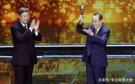 他是华人商界最成功、最受尊敬的富豪，数十年却只采访了两次！