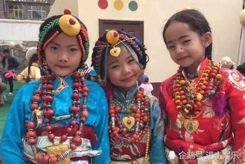 在西藏如果有人朝你吐舌头,这是什么意思?看完你就知道了