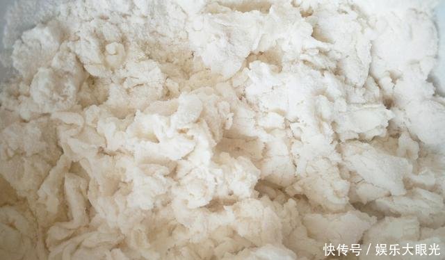 『柔软』立春时节,全网都在做春饼,我教婆婆一次就做成功了,柔软又筋道