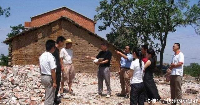 村干部提醒，明年农村的这2种人，将会被取消农村户口