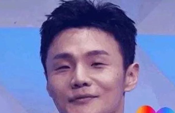  『李荣浩』李荣浩自称小时候眼睛很大，本以为在胡扯，看到旧照真的信了