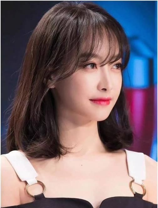  【发型设计】头大脸大女生适合什么刘海？缩放脸型的刘海，新颖独特美