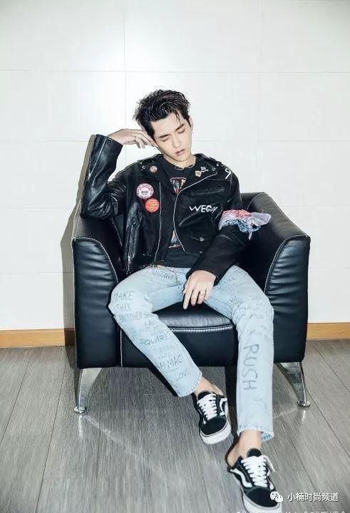 吴亦凡拥有众多神鞋，但这双VANS经典神鞋才是吴老师心中的最爱!