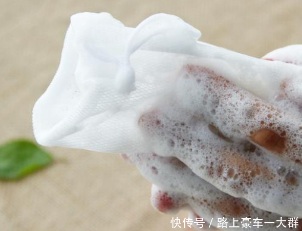  【洗面奶】晨起洗脸时, 还在坚持用“洗面奶” 我每天弄错! 难怪油腻长皱纹