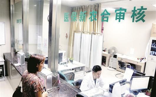 我今年四十四岁, 没有单位想买社保, 一年得交多少钱?