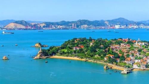  厦门■我国“很特别”的城市，行政级别高于省会，有“海上花园”的美誉