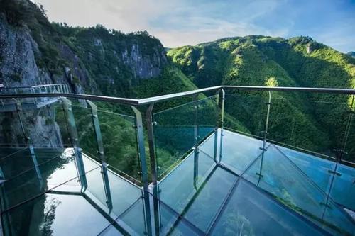 看山看云看梯田，人间仙境南尖岩