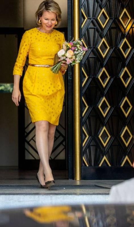 同样是黄衣服，克鲁尼老婆，梅根，比利时王后，女王穿出不同风格