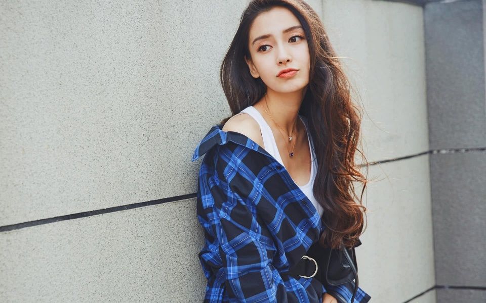 baby再次大动作力证自己纯天然，没整容!网友:看这操作信了!