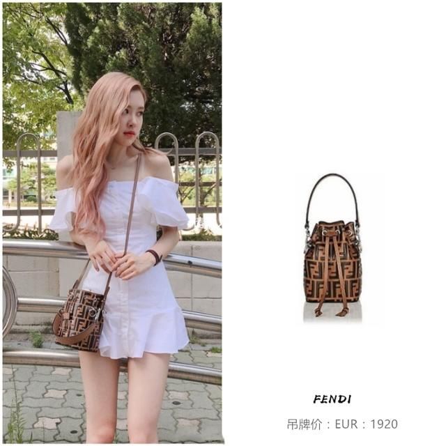 金智妮拿199的包，转眼朴彩英就秀出1万的包，网友：塑料姐妹情？