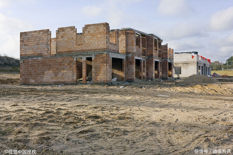 建筑材料大幅涨价，农房又要统一规划，农民纠结该不该自建房？