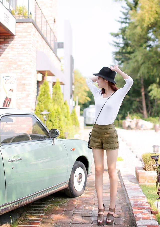 美女身材“丰盈饱满”，穿上流苏热裤太有魅力，真是吸睛