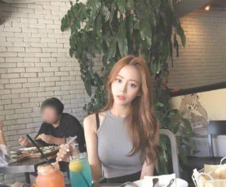 大卷长发适合什么发色?这5款发色显白修颜轻松美出新高度!