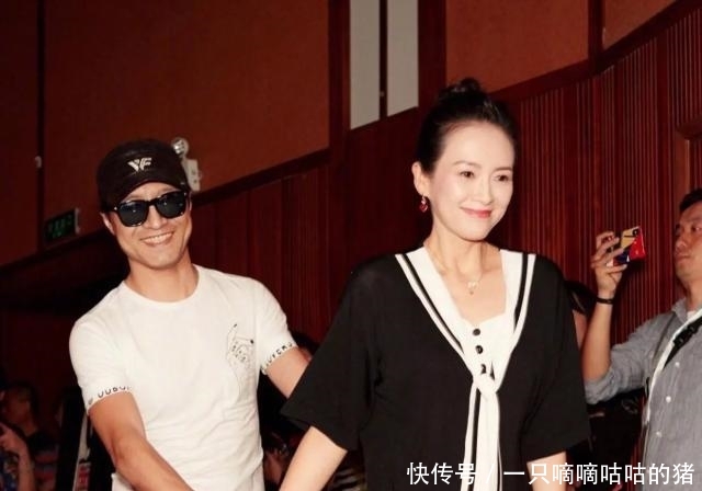  [面料]汪峰夫妇亮相，40岁章子怡穿短裙秀“体重不过百”，丸子头好少女