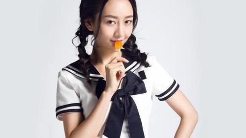  用指甲去抓■女生洗头有4个习惯，头发会越洗越油，天天洗也没用