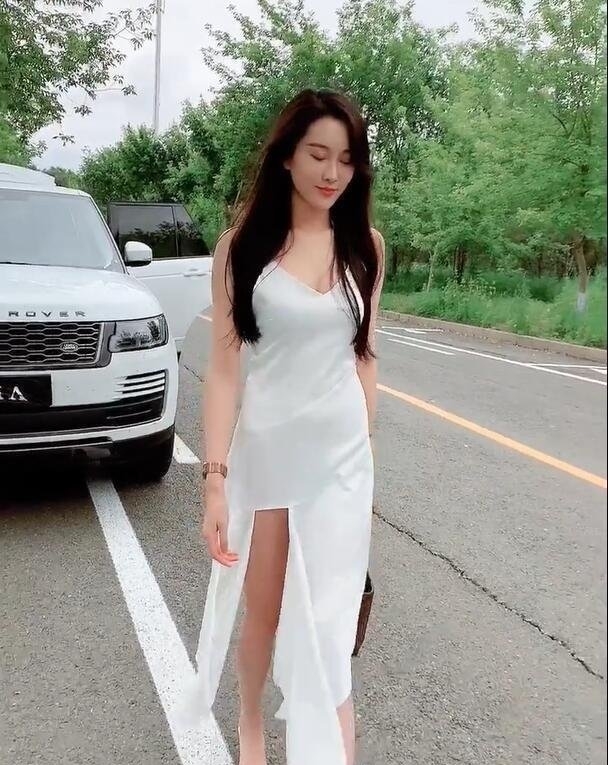 感觉:小姐姐给人初恋的感觉,摄影-小家碧玉的吊带衫