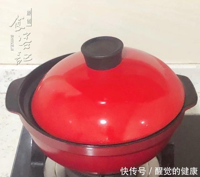 『女人』皮肤差不用怕，女人常吃此菜，养颜嫩肤又养血，皮肤越来越好了！
