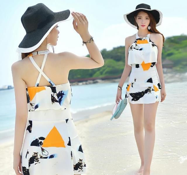 沙滩偶遇“天鹅臂”美女，呈现的闭月羞花，让人看得目不转睛！