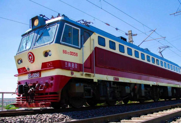  #火车头#中国铁路也很牛，为何一到青藏铁路，中国火车头要换成