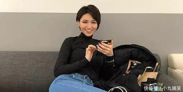 时尚街拍穿牛仔裤在街上更醒目，时尚外观凸显好身材