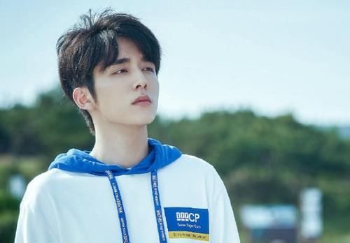 「夫妇」冰糖夫妇“胜利之吻”,传说中的8个机位,网友:张雨剑在看电视吗?