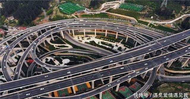 贵州最复杂的立交，比重庆还恐怖，习惯于8D的重庆人都会被绕晕