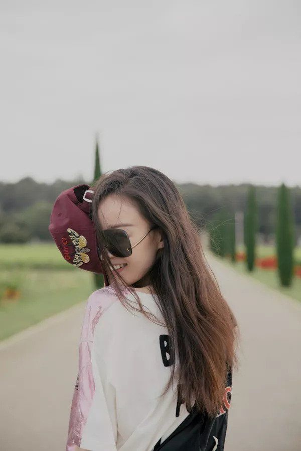 好看| 倪妮素颜扮男装依旧貌美!和精修图无差的好肤质该如何养成?