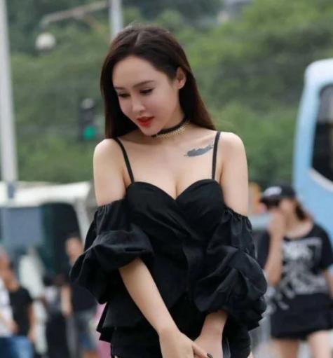 紧身打底裤：小姐姐穿出凹凸匀称的身段，绽放成熟性感的女人味！