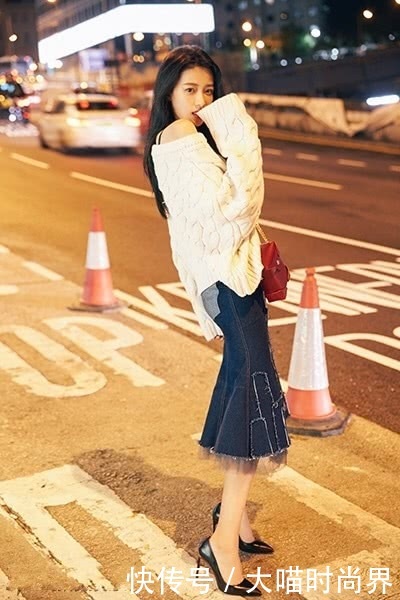 孙怡真会搭，镂空裙配短靴也不丑，身高不到170cm的就别尝试了！