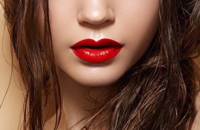 普通女孩和宅男女神之间，隔着的一支口红的距离