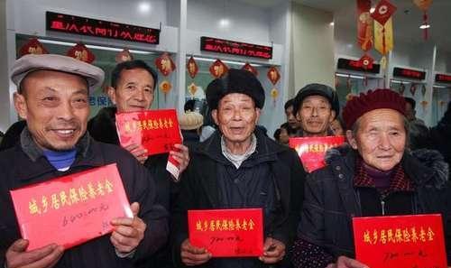 2019年上涨的养老金会不会提前发放？要到8、9月吗？听专家怎么说