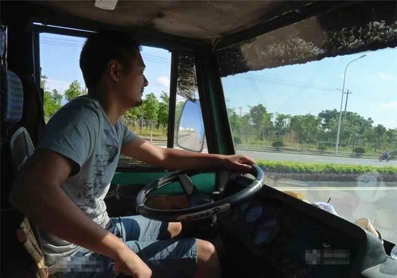  「超载」11月起，超载清卡禁止上高速，司机却愁白了头发！