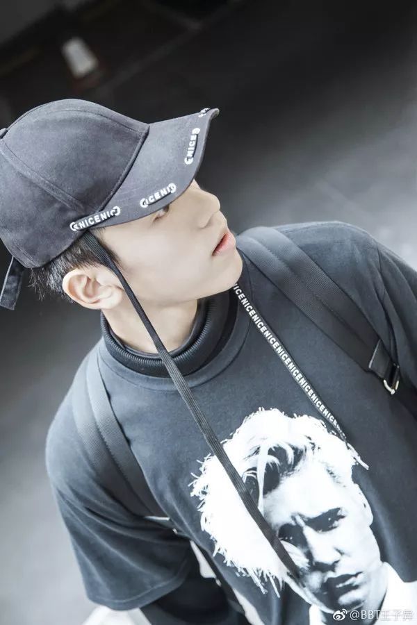 他撩倒了99.9%的女人!王子异演绎行走的衣架，时髦品位究竟如何炼