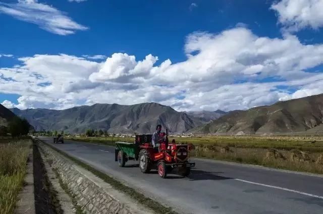 “大家好，我叫川藏线，是一个成熟的公路，这是我的自我介绍”