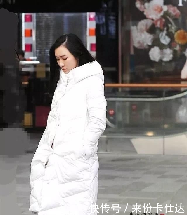 「羽绒大衣」长款羽绒服美女,不仅温暖,而且漂亮