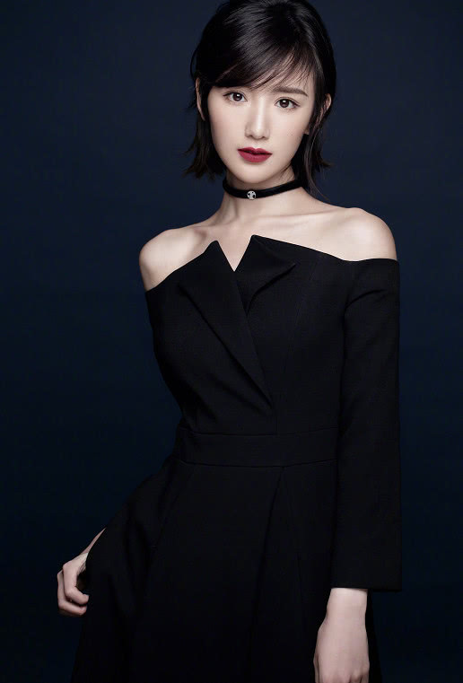 毛晓彤简直了,一袭黑裙秀舞姿如“仙女”,网友:陈晓后悔也没用