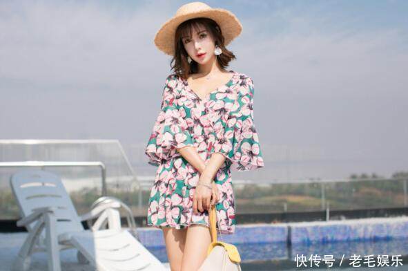 身段丰润的美女, 搭配此款分体泳衣, 展现得身姿更为傲人!